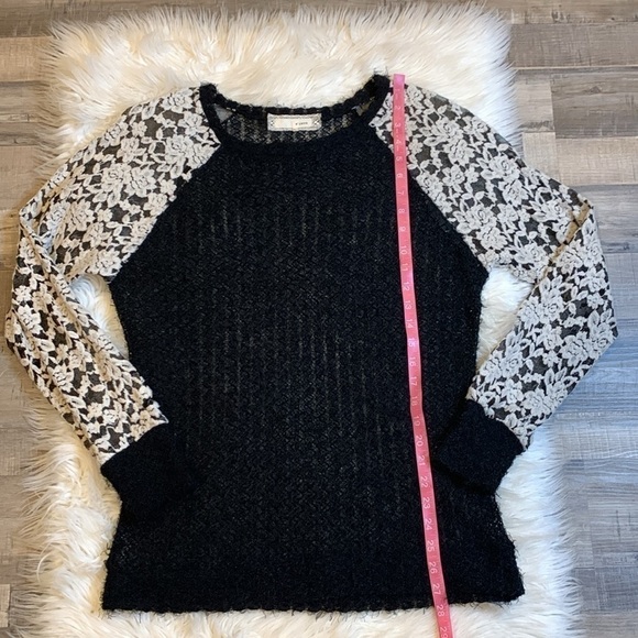 A’Reve long sleeve eyelash sweater with lace sleeves L - Picture 6 of 9